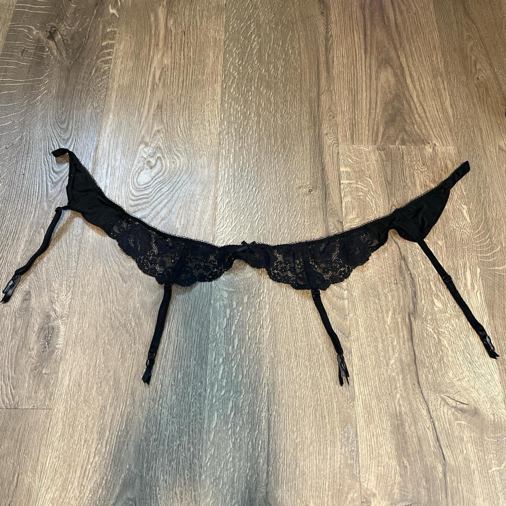 Victoria’s Secret Black Lace Garter Belt